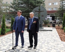 Нас собрал Чернобыль… В Волгодонске возложили цветы к памятному знаку, пострадавшим от радиационных катастроф 